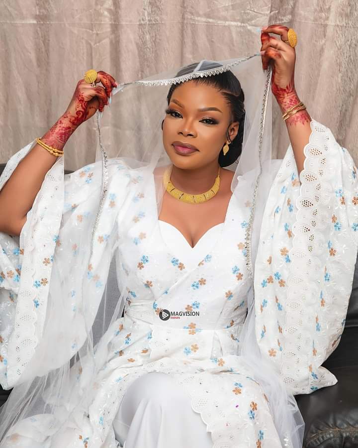 Photos Coumba Dia La Pr sentatrice De L mission CONFIDENCE S est photos-coumba-dia-la-pr-sentatrice-de-l-mission-confidence-s-est